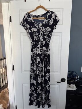 Floral Wrap Maxi Dress - Navy & White size medium